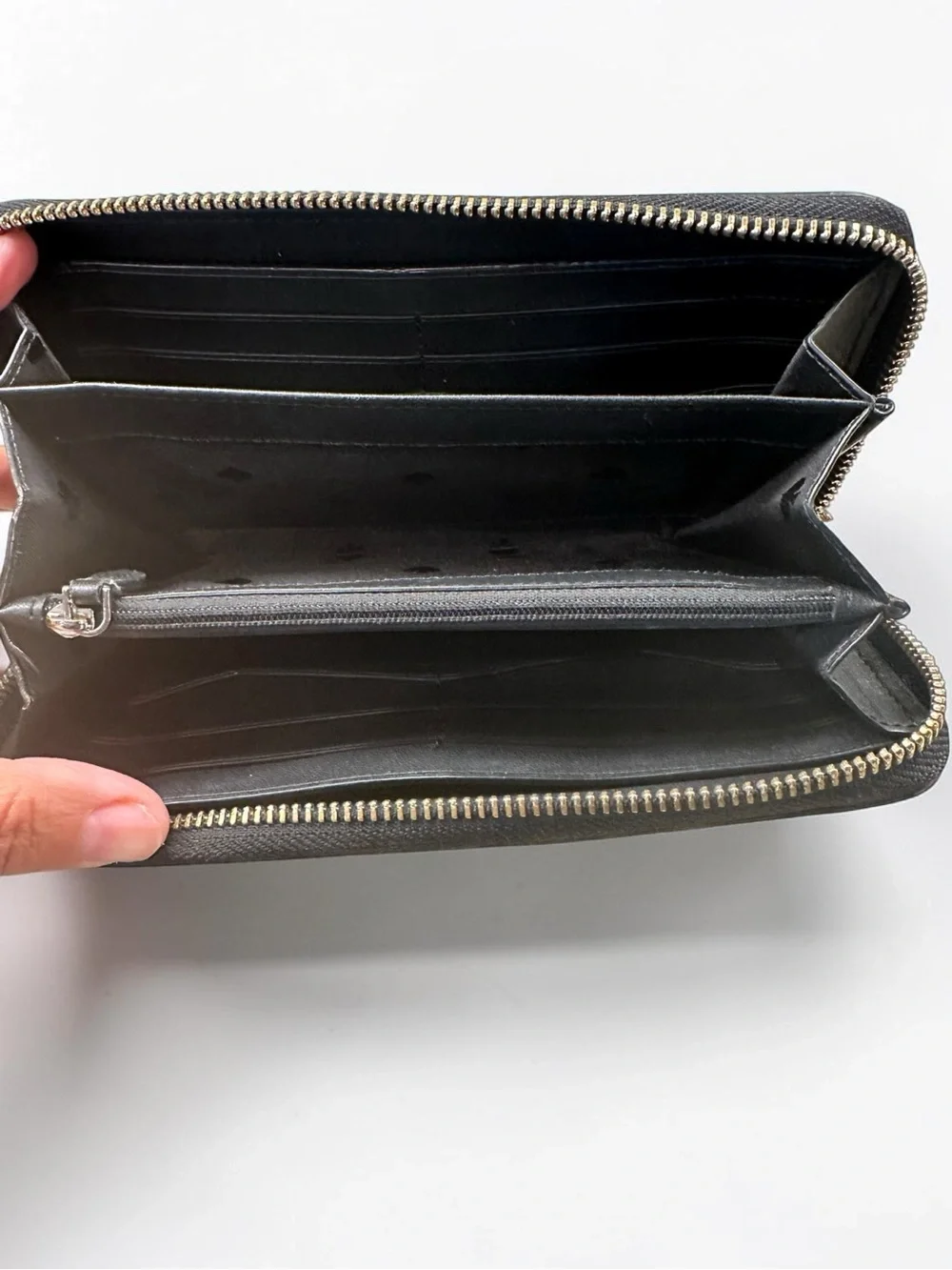 Kate Spade Staci Black Saffiano Leather Zip Around Continental Wallet EUC